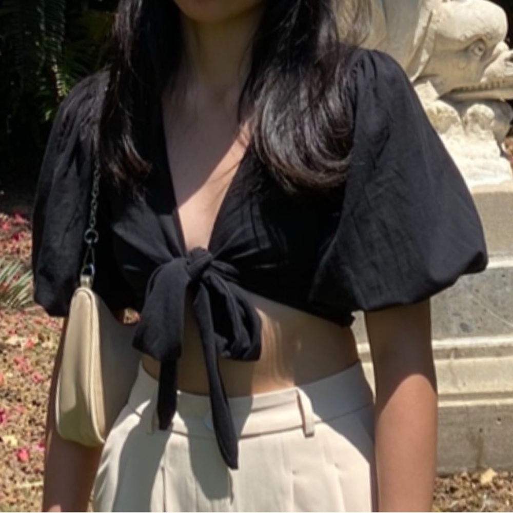 Aritzia Sunday Best Black Tie Crop Top
